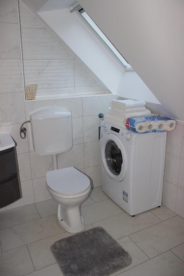 Malina Apartment Vransko Екстериор снимка